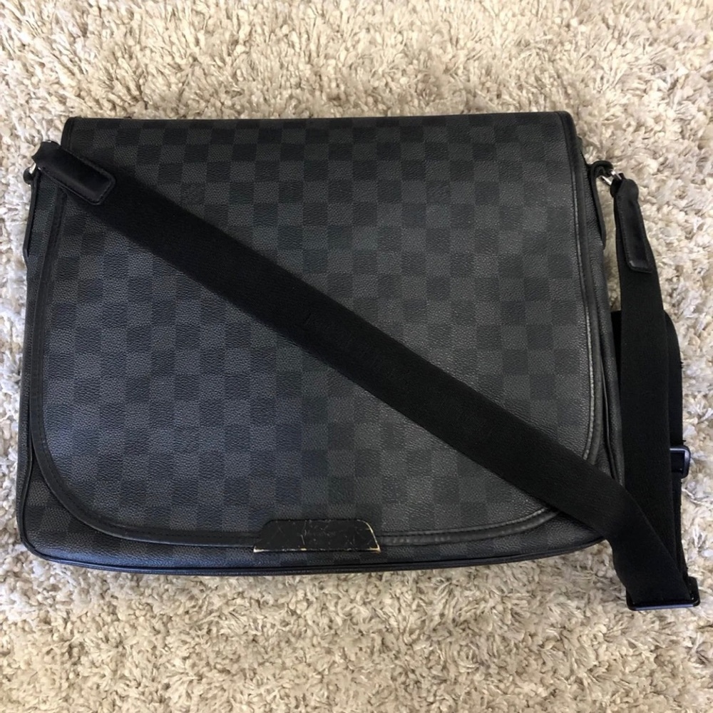 Louis Vuitton Messenger Bag